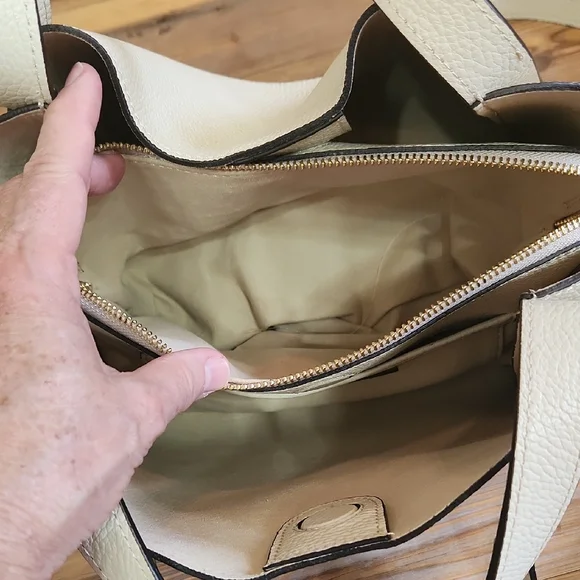 Stylish Cream Crossbody Bag - Picture 4 of 11